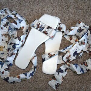 Butterfly Print Lace-Up Flat Sandals Size 8/9